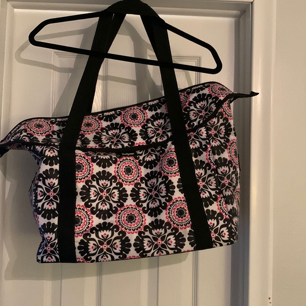 31 soft sides, zip top, shoulder strap cooler.